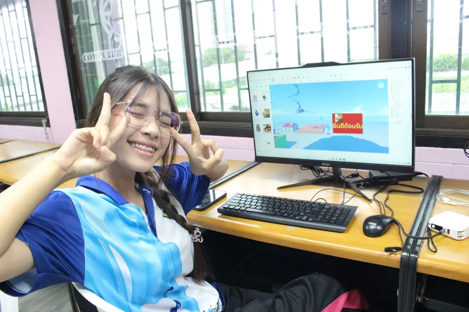 ผู้เรียนแบ่งปันผลงานเกมที่สร้างบนหน้าจอ ณ โรงเรียนศรีบุณยานนท์