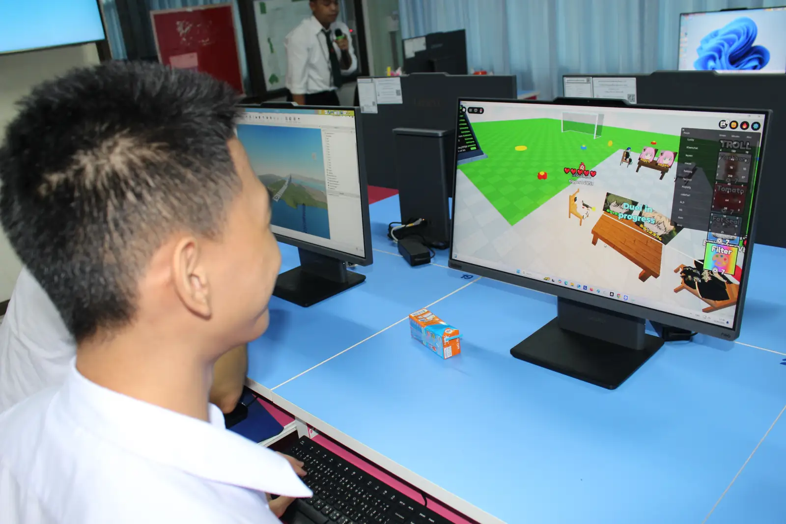 ผู้เรียนทดลองสร้างฉากและวัตถุสามมิติใน Roblox Studio ณ โรงเรียนเตรียมอุดมศึกษาพัฒนาการ นนทบุรี
